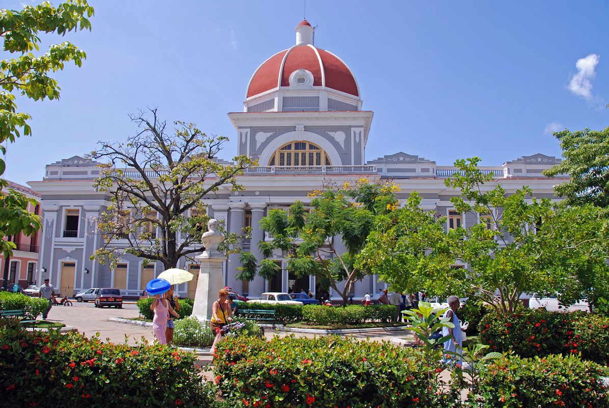 41 Cuba - Cienfuegos - Parque Jose Marti - Palacio de Gobierno